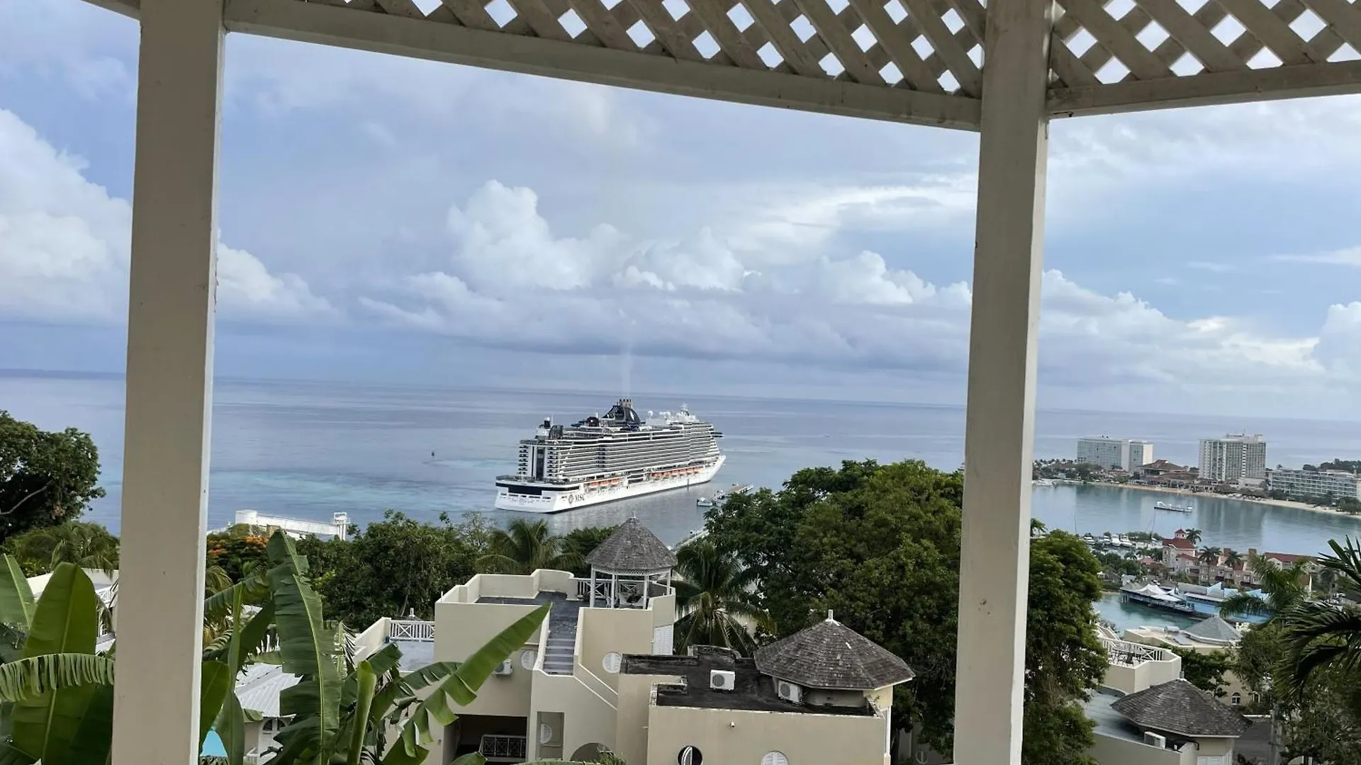 Apartment Oceanbreeze Jamaica Penthouse, 7-Minute Walk To Beach Ocho Rios Jamaica