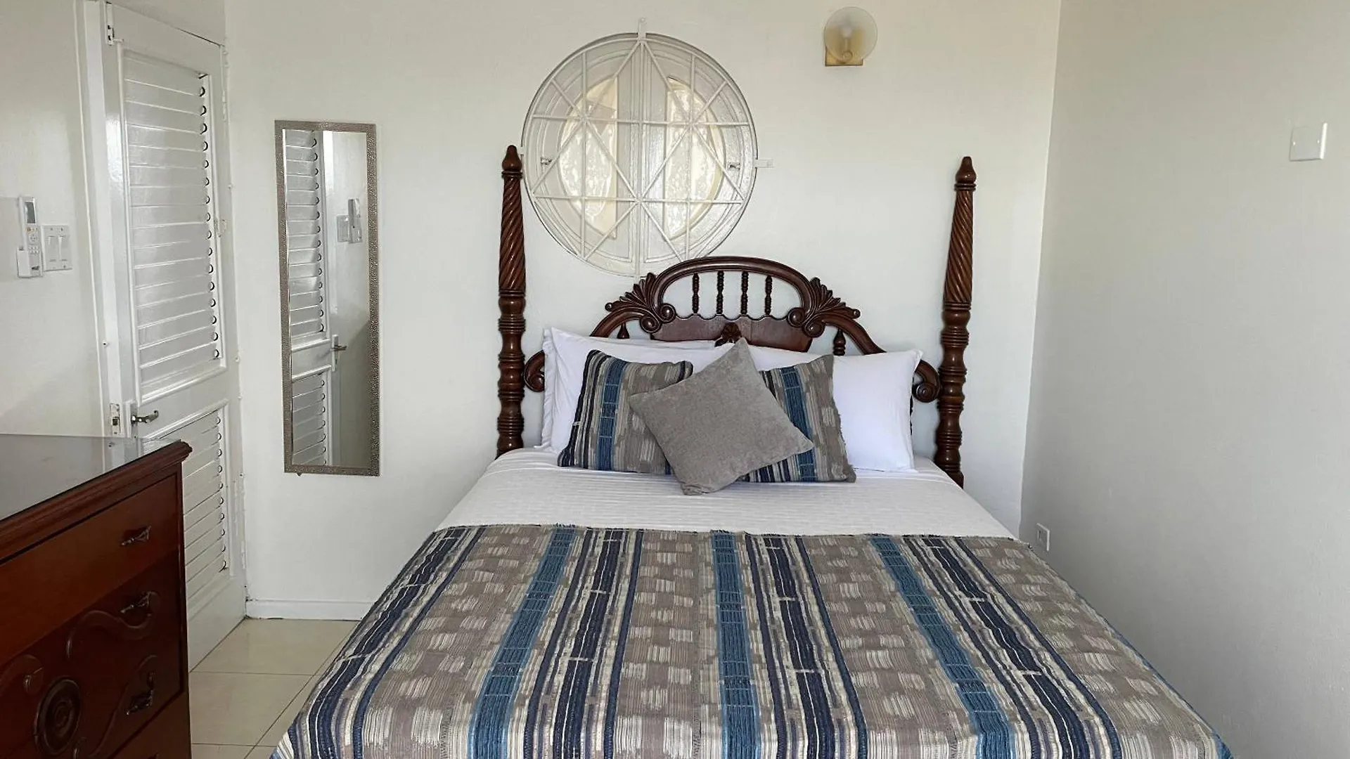 Oceanbreeze Jamaica Penthouse, 7-Minute Walk To Beach Ocho Rios