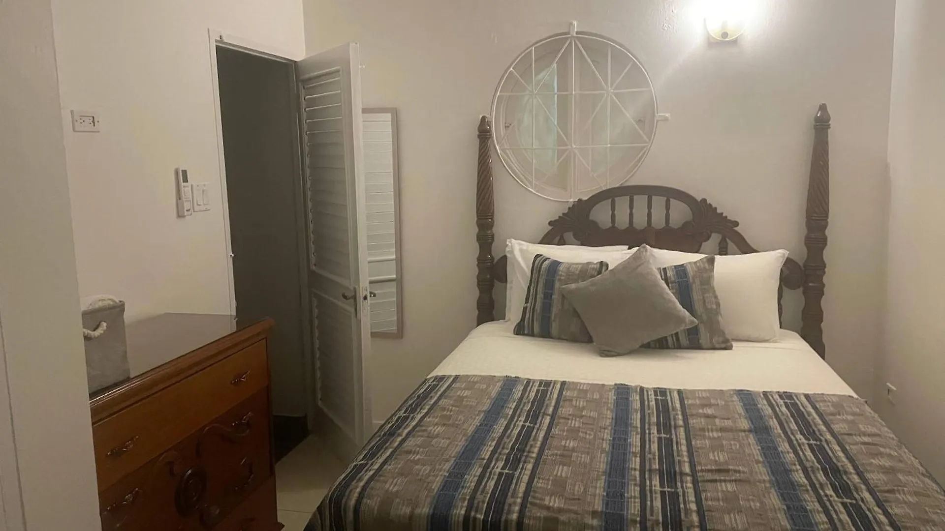 Apartment Oceanbreeze Jamaica Penthouse, 7-Minute Walk To Beach Ocho Rios