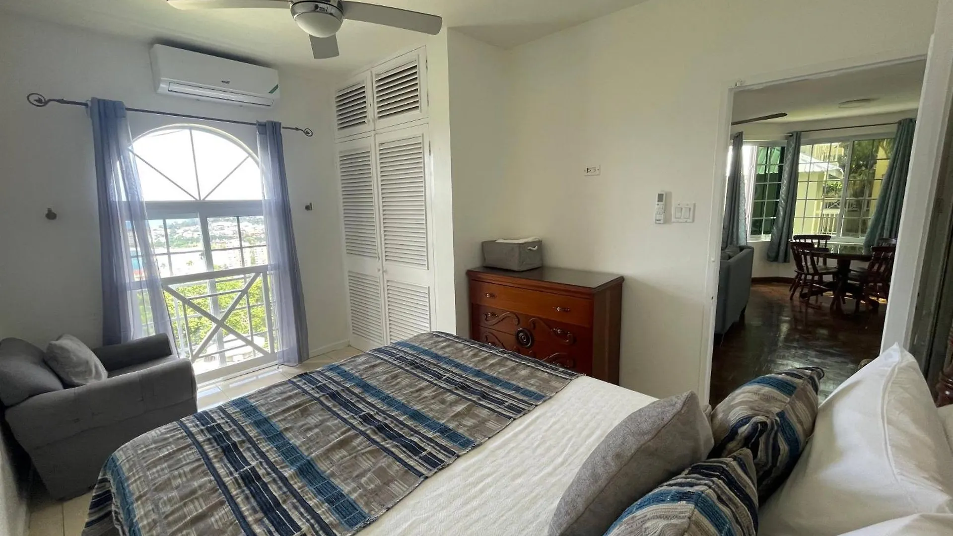 Oceanbreeze Jamaica Penthouse, 7-Minute Walk To Beach Ocho Rios Jamaica